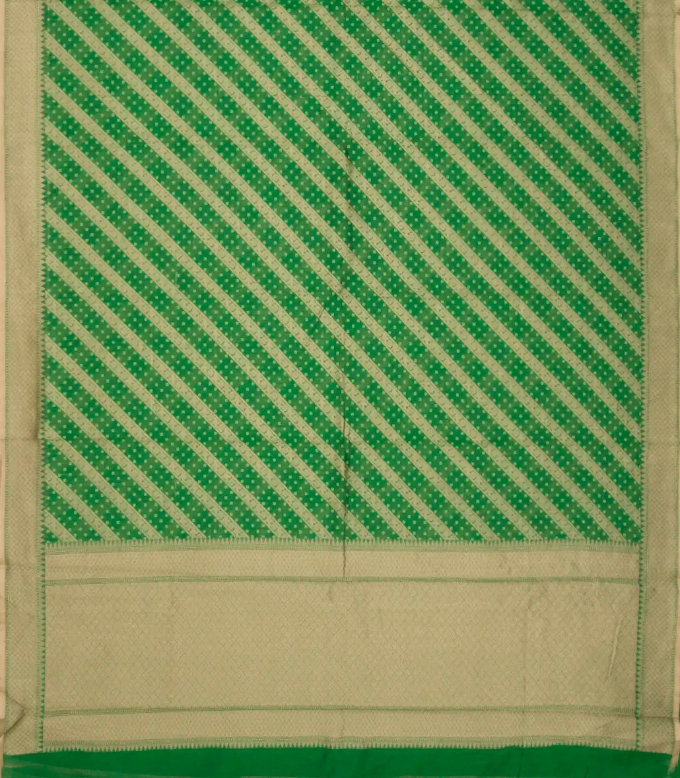 Green Woven Blended Silk Cotton Saree With Diagonal Floral Motifs -Green