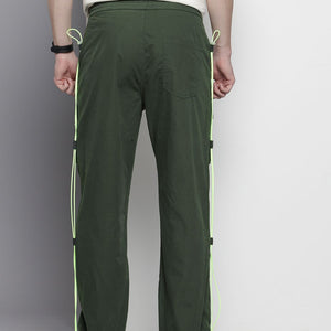 Men's Green Relaxed Fit Solid Utility Cargo Jogger