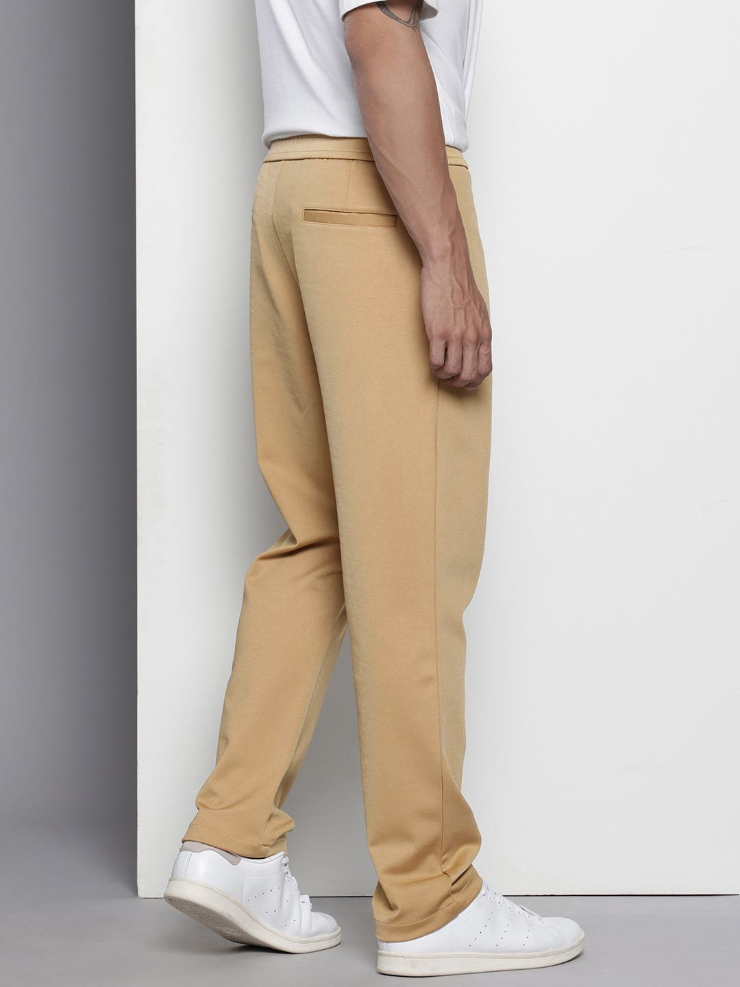 Men's Brown Relaxed Fit Solid Chinos