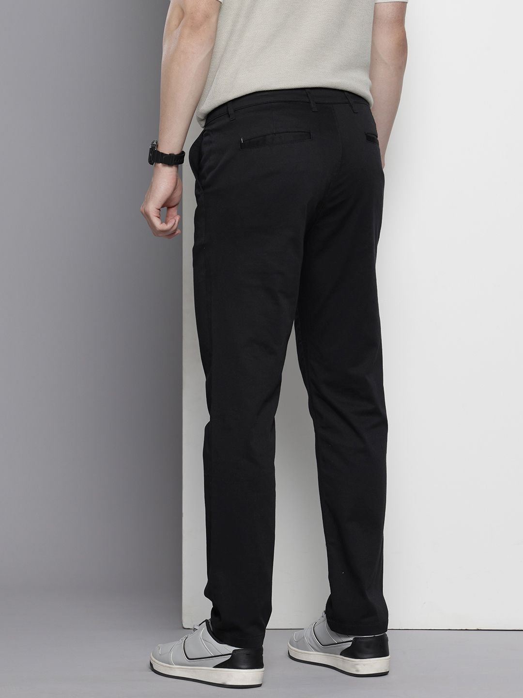 Men's Black Regular Fit Solid Chinos