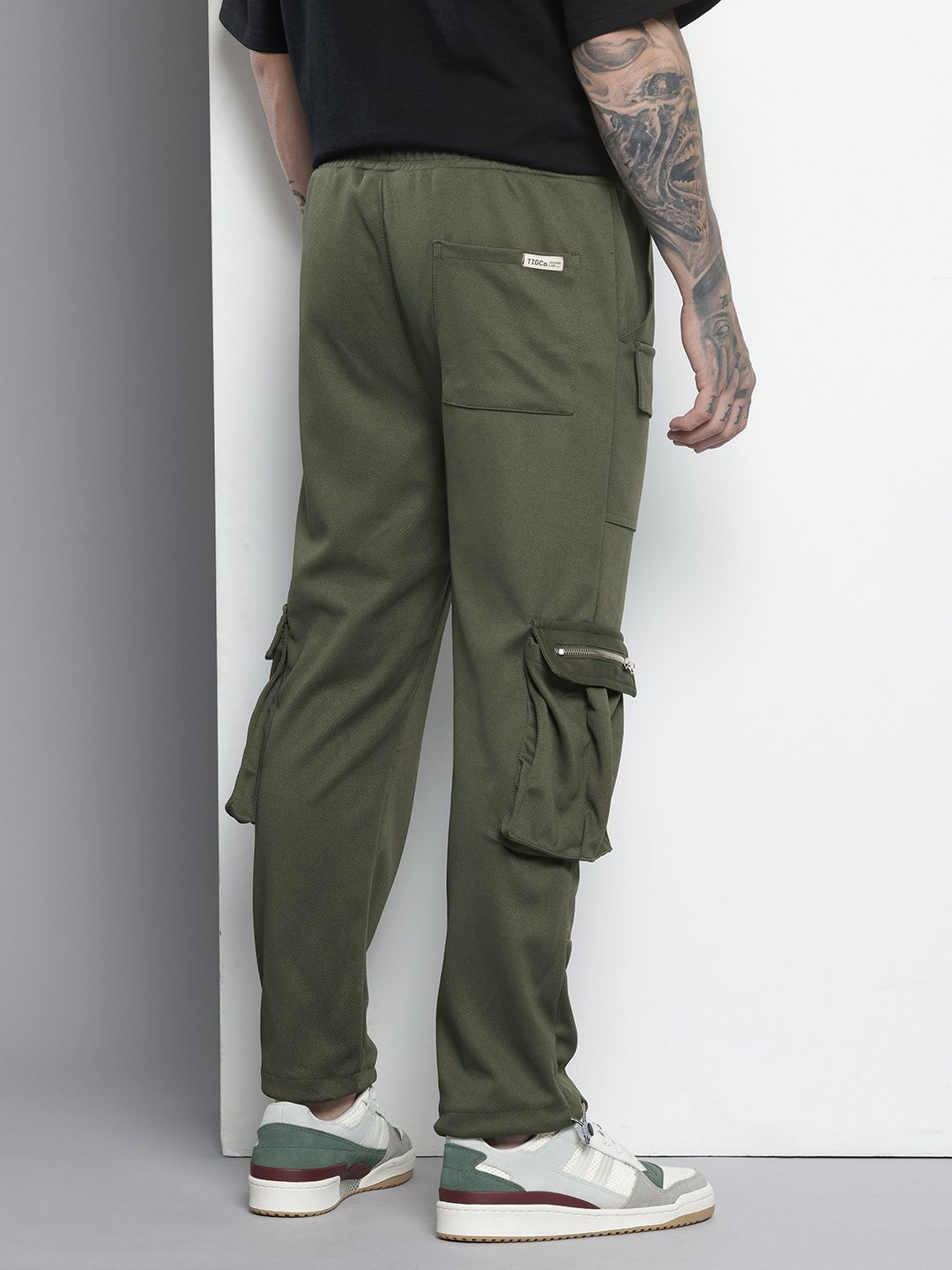 Men's Olive Relaxed Fit Textured Wide Leg Cargo Joggers
