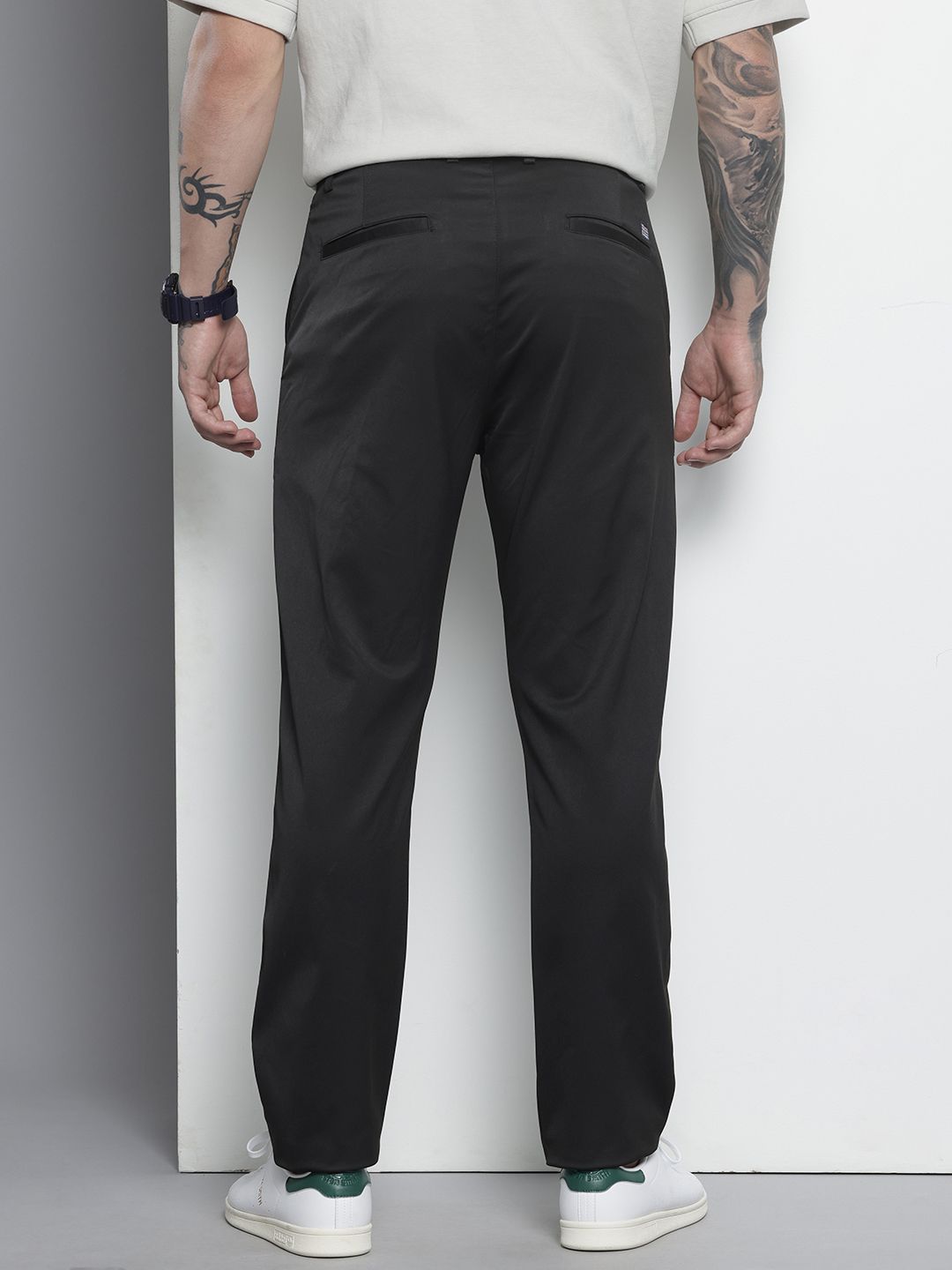 Men's Black Regular Fit Solid Trousers