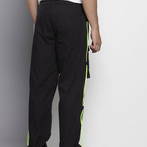 Men's Black Relaxed Fit Solid Utility Cargo Jogger