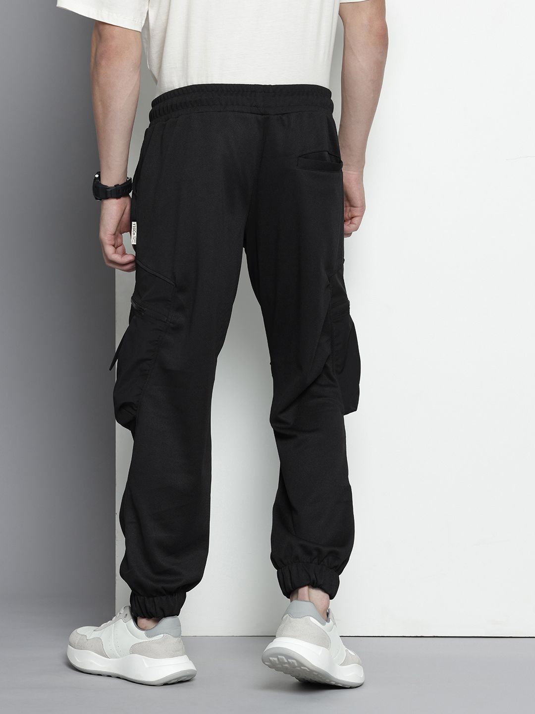 Men's Black Relaxed Fit Textured Cargo Joggers