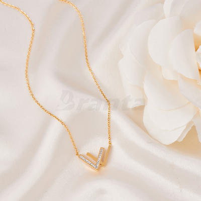 Letter W Party Diamond Pendant Necklace