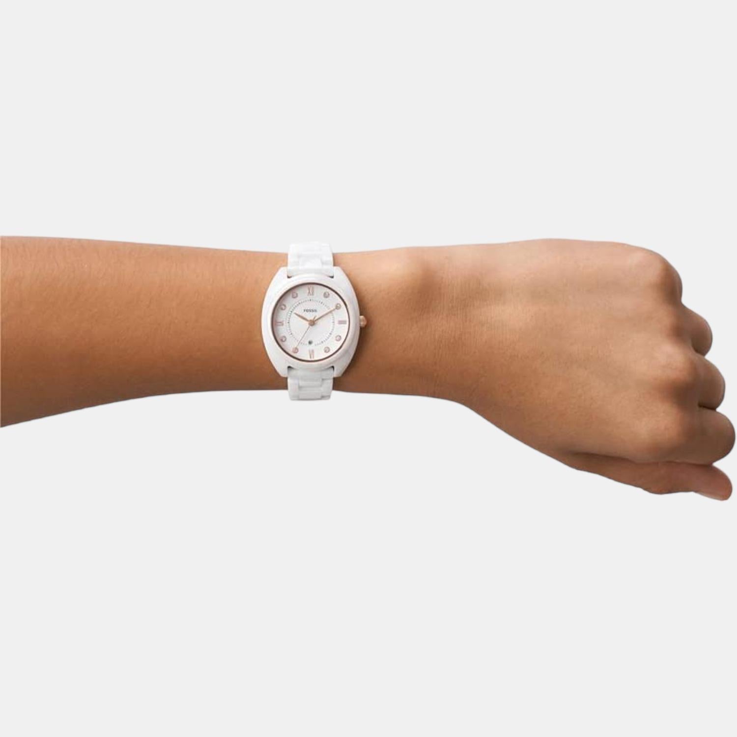 Gabby Women Quartz White Dial Analog Ceramic Watch CE1115