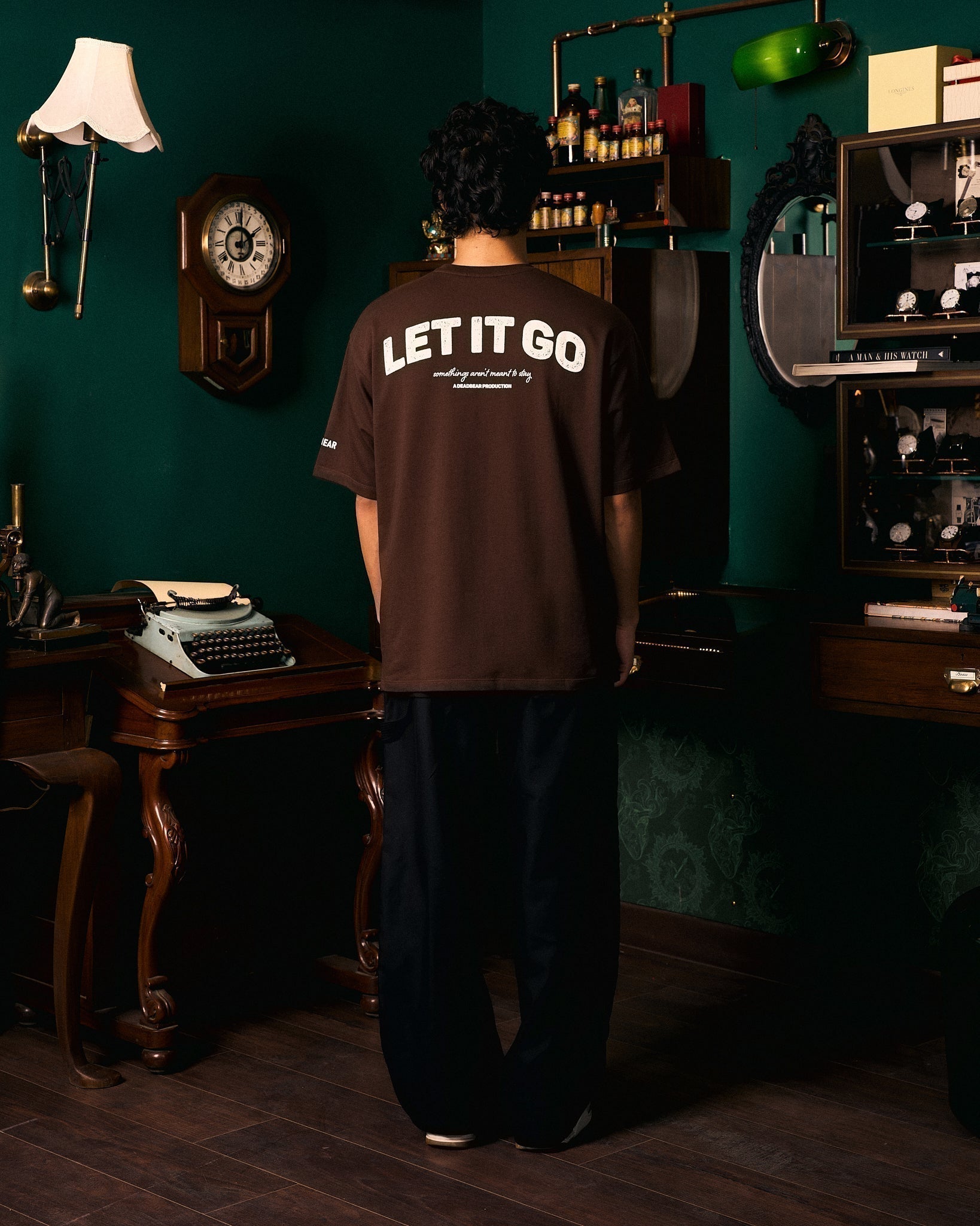 Closure Tee Brown