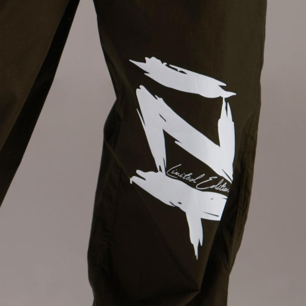 Printed "Limited edition" parachute pants for women in Green