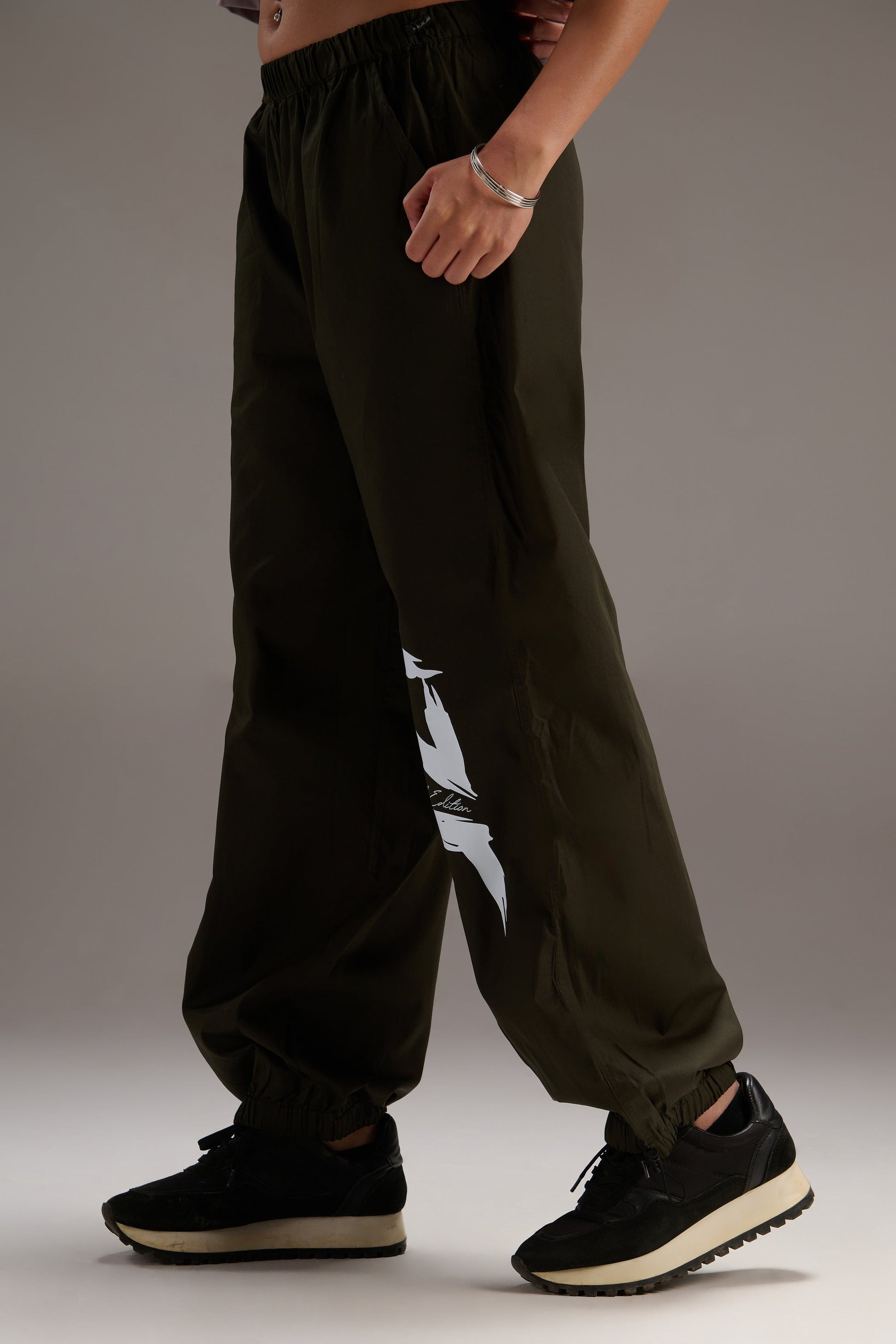 Printed "Limited edition" parachute pants for women in Green