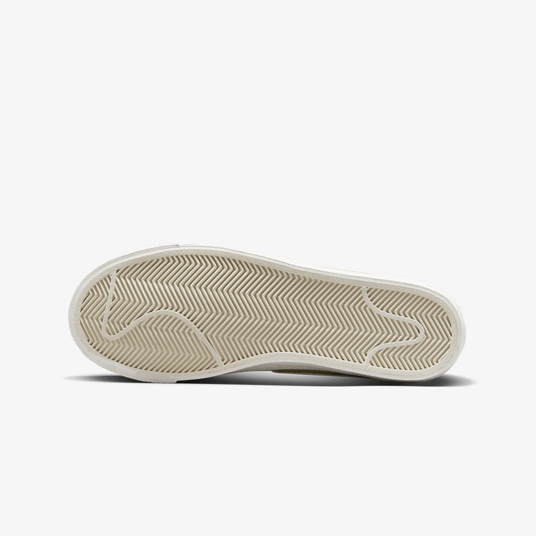 Nike | BLAZER LOW '77 { TEAM GOLD/SAIL