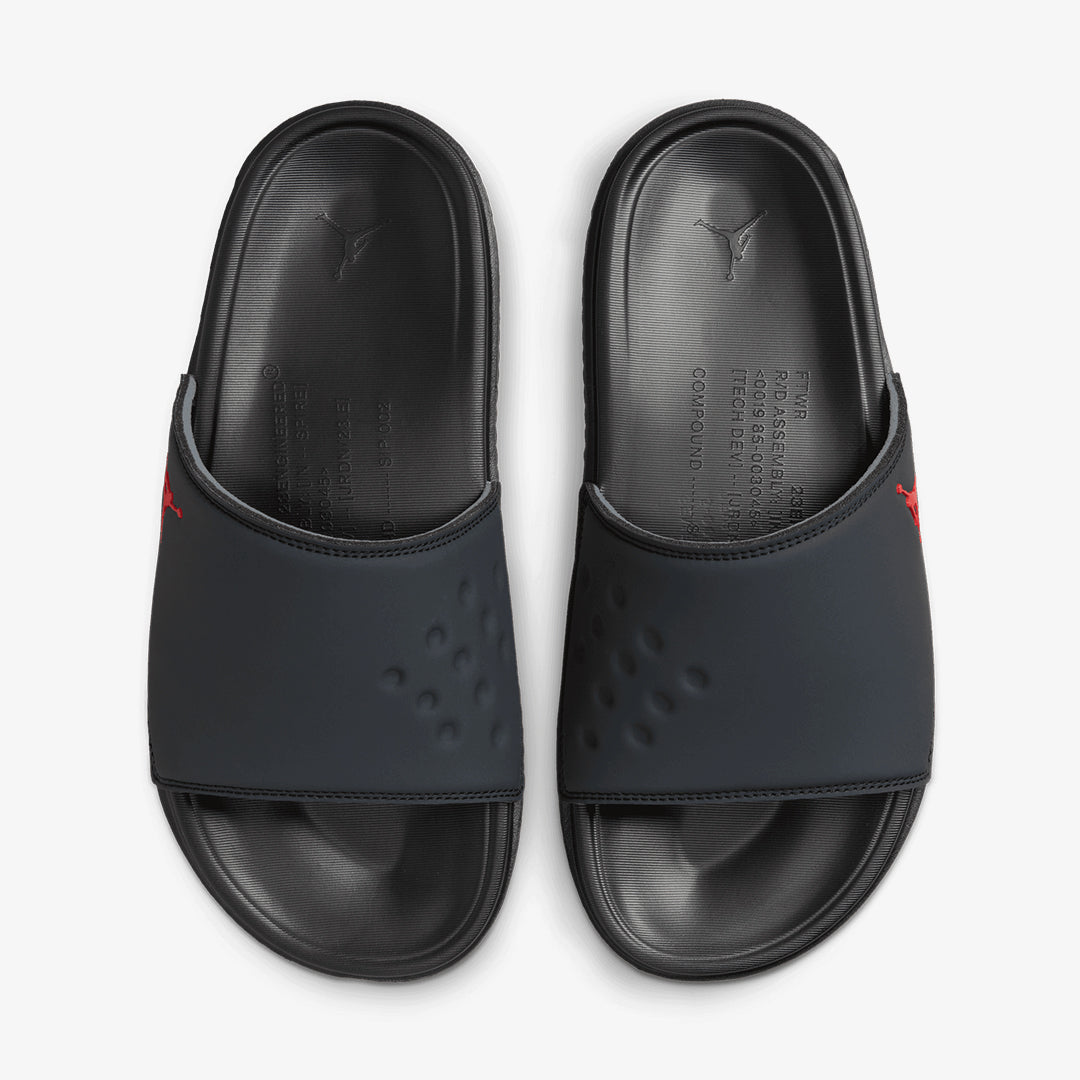 Jordan | PLAY SLIDE  { ANTHRACITE/UNIVERSITY RED-BLACK