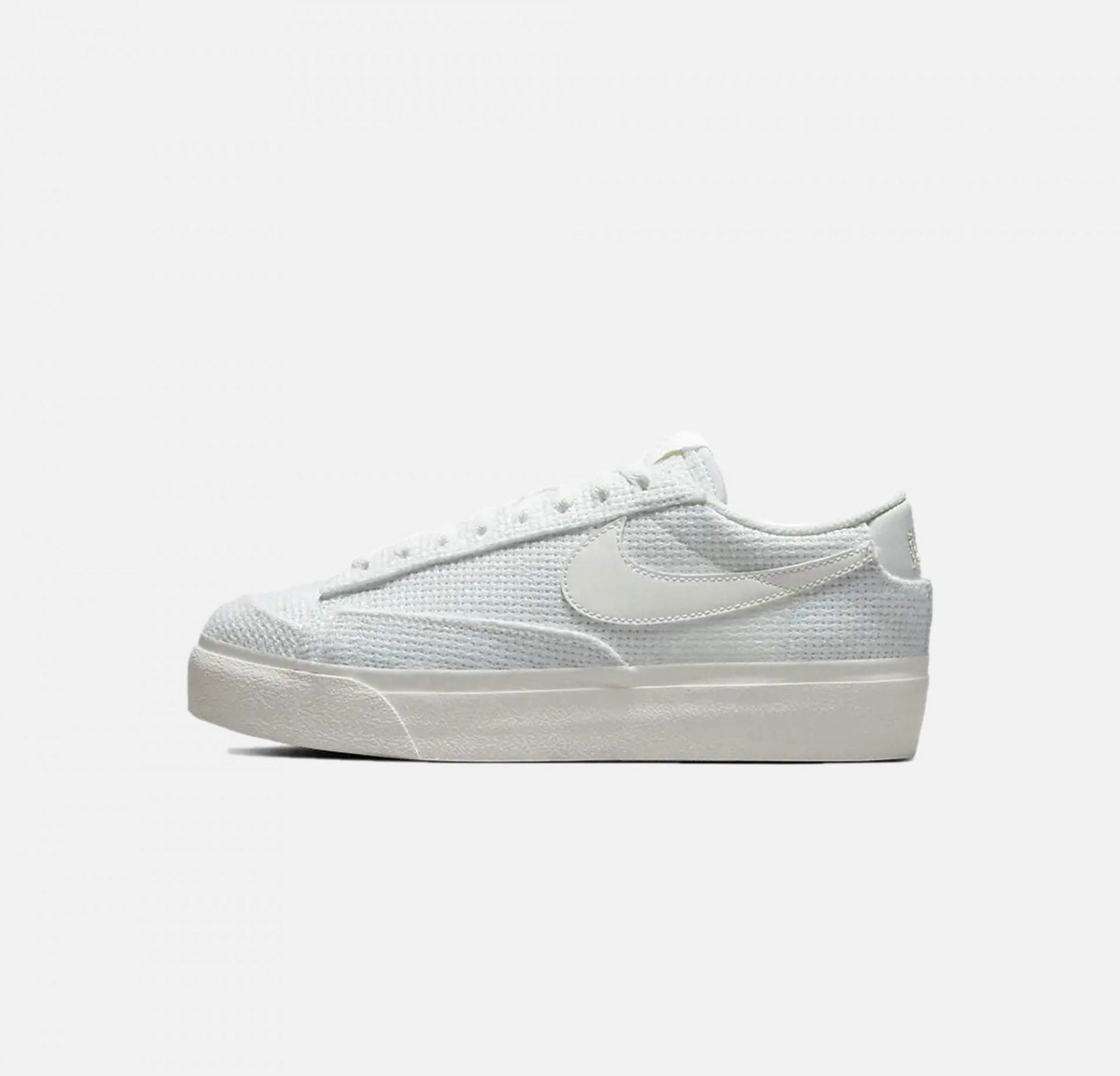 Nike | BLAZER LOW PLATFORM  { SUMMIT WHITE / FOSSIL