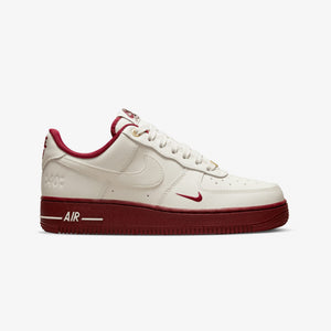 Nike | AIR FORCE 1 '07 SE { ETALLIC GOLD/WHITE-BLACK