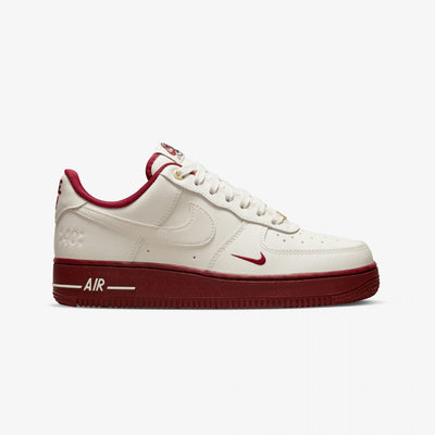 Nike | AIR FORCE 1 '07 SE { ETALLIC GOLD/WHITE-BLACK