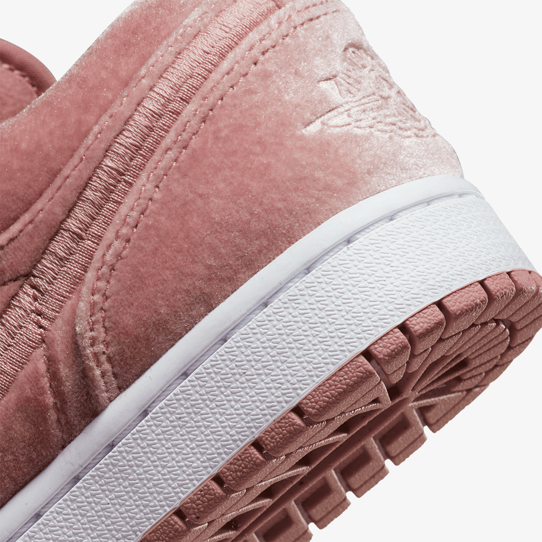 Jordan | AIR JORDAN 1 LOW SE  { RUST PINK/RUST PINK-WHITE
