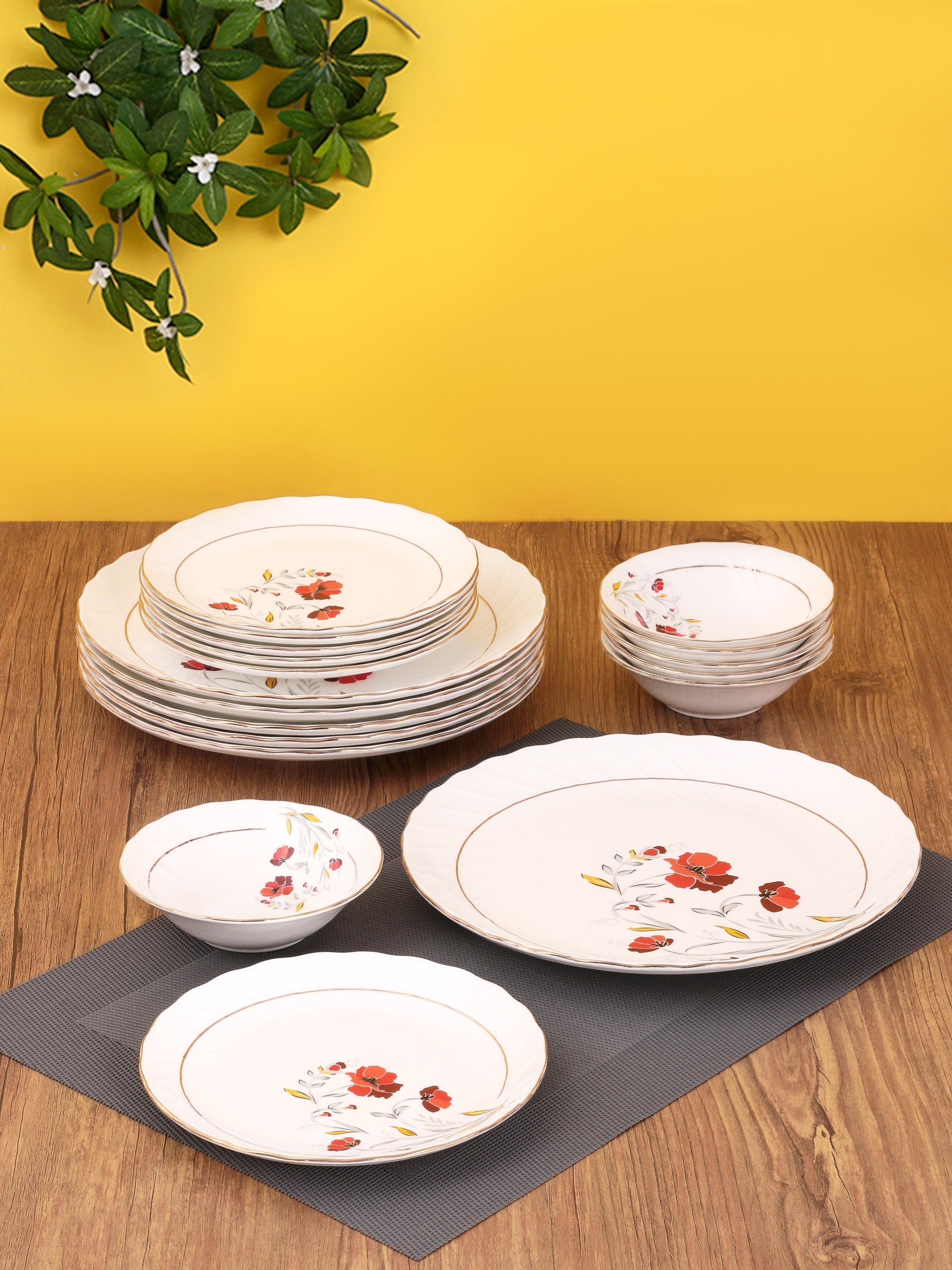 Karina Floral Dinner Set of 18 (159)