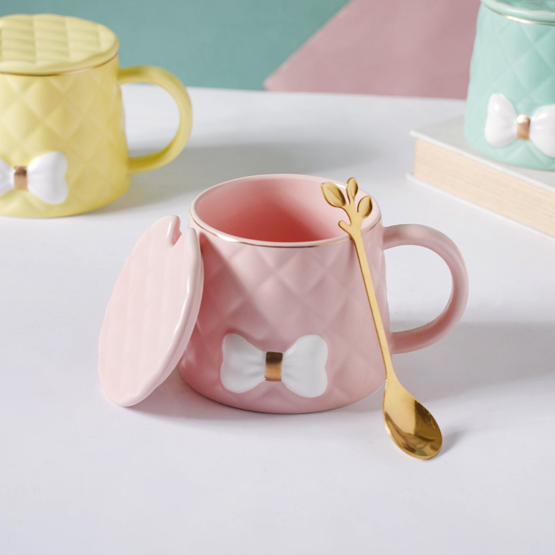 Textured Bow Cup
