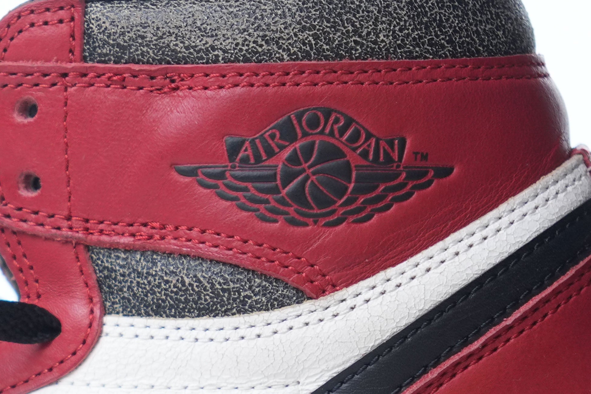 Nike Air Jordan Retro 1 High OG Chicago Lost Found
