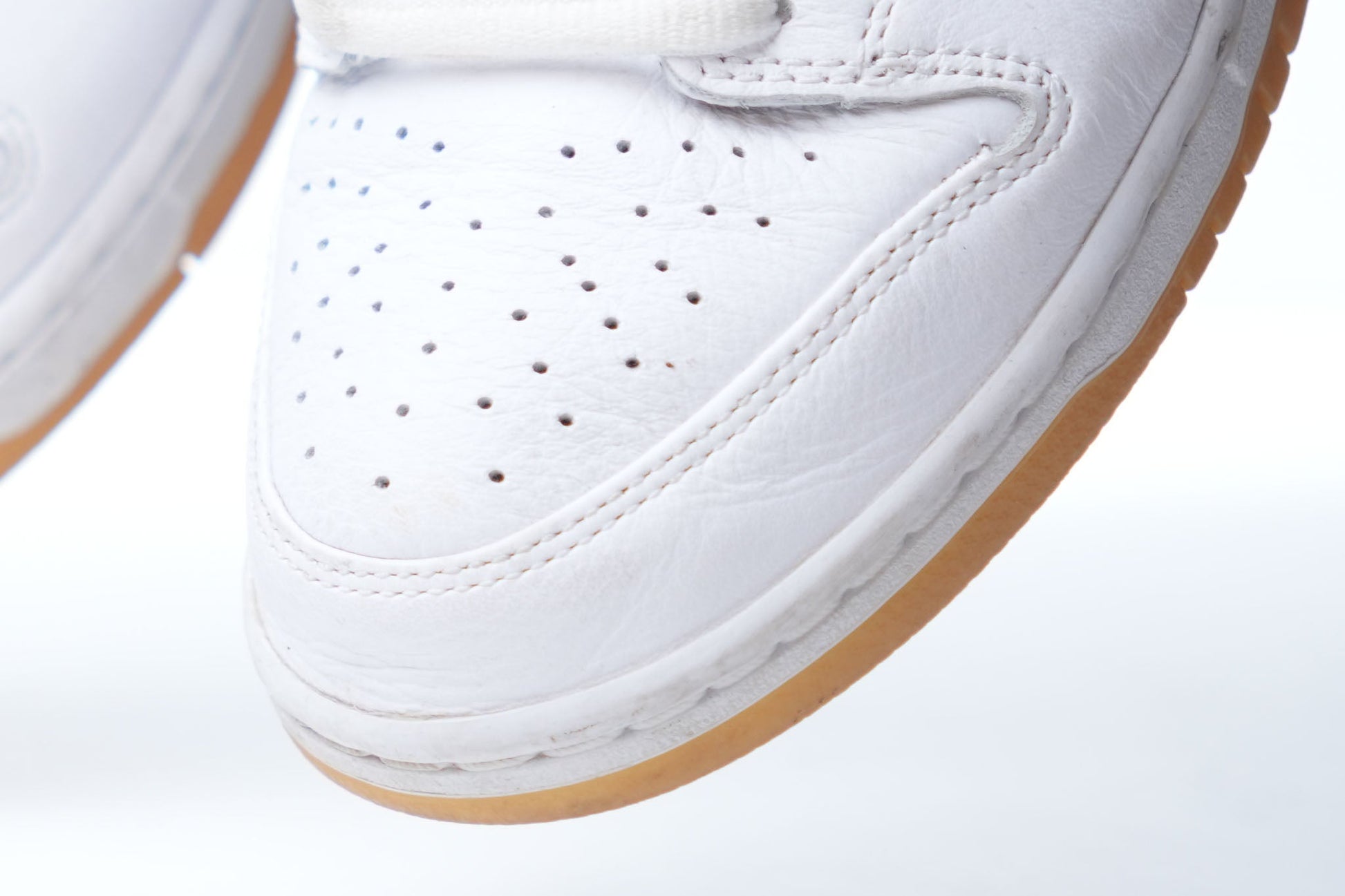 Nike SB Dunk Low 'White & Gum Light Brown'