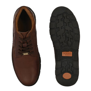 Mudtrail Lace-Up Low Ankle Boots by Aspeerio