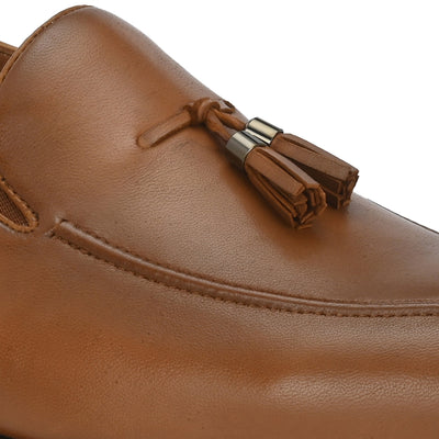 Rover Tassel Loafers by Aspeerio