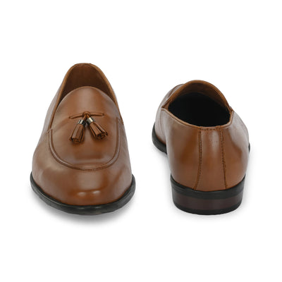 Rover Tassel Loafers by Aspeerio