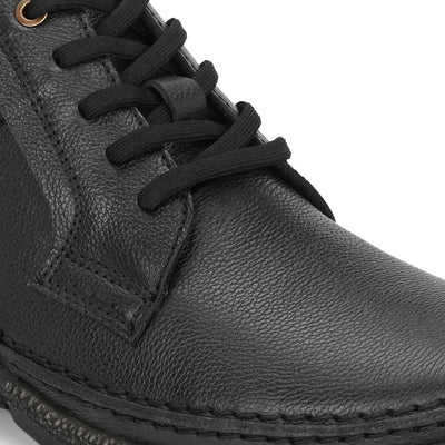 Mudtrail Lace-Up Low Ankle Boots by Aspeerio
