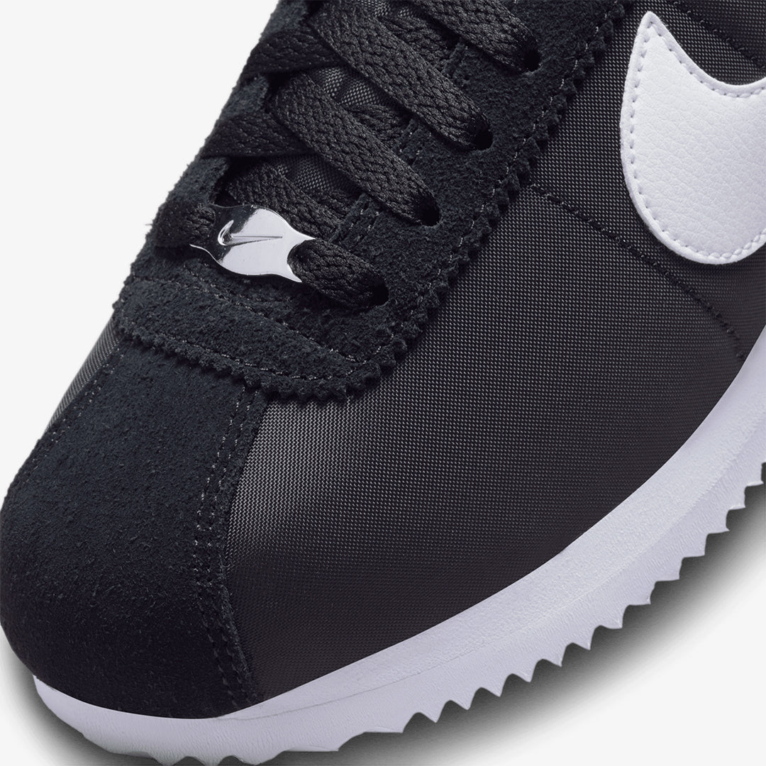 Nike | CORTEZ TXT  { BLACK/WHITE