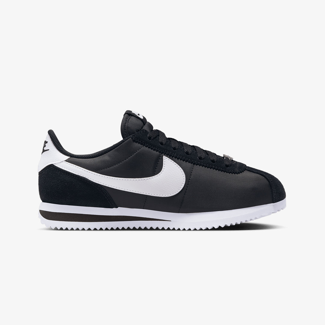 Nike | CORTEZ TXT  { BLACK/WHITE