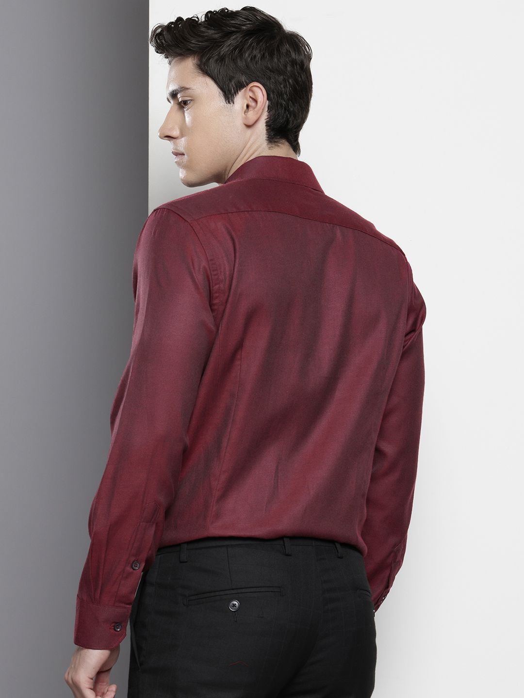 Men's Burgundy Slim Fit Solid Formal Shirt