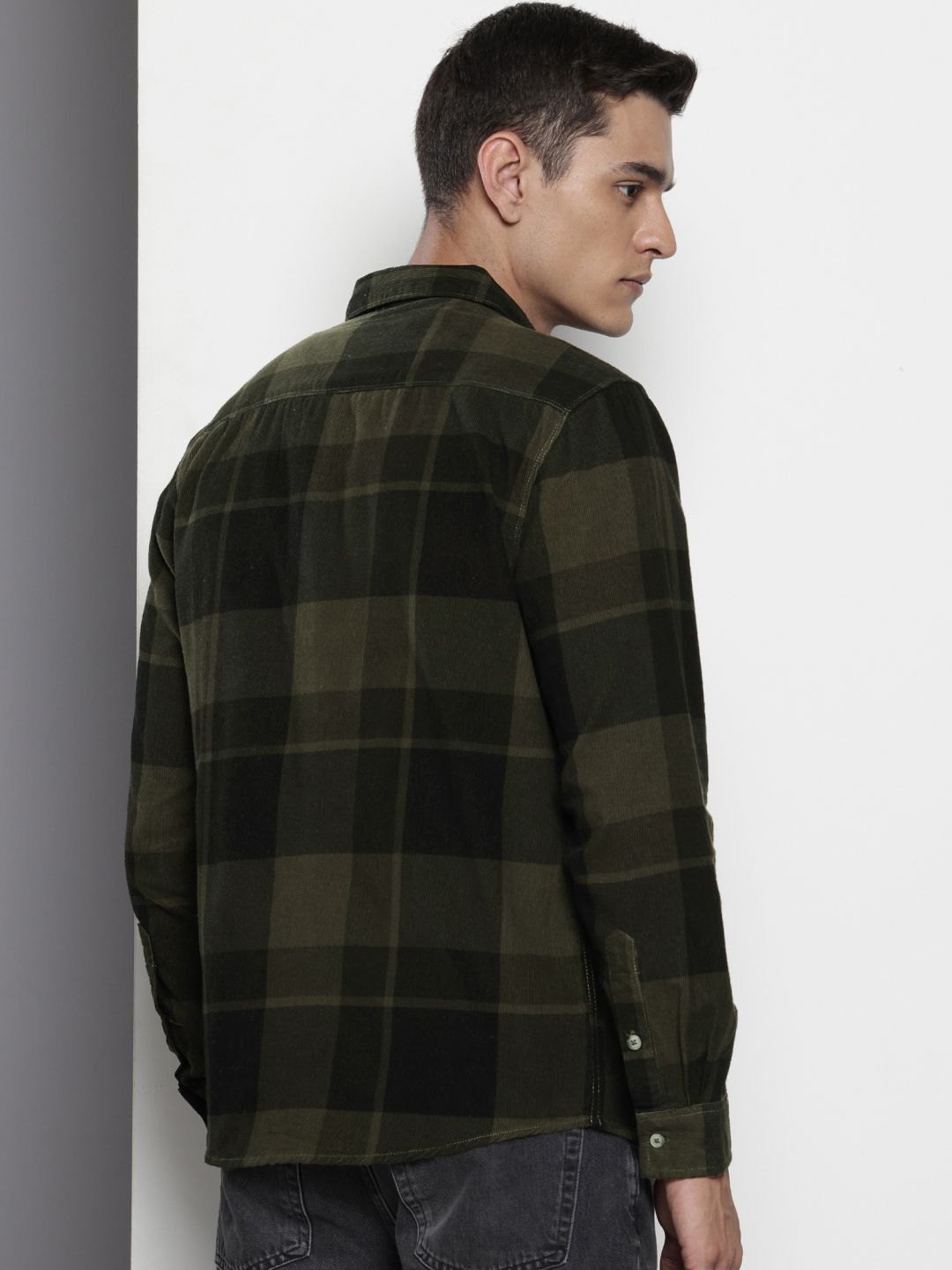 Men's Black Regular Fit Checked Casual Shirt