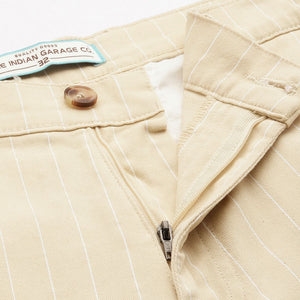 Men's White Relaxed Fit Geometric Print Cargos