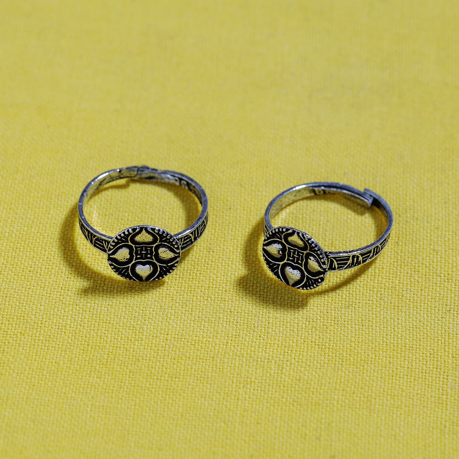 Antique Silver Finish Oxidised Brass Base Toe Ring (Adjustable)