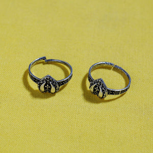 Antique Silver Finish Oxidised Brass Base Toe Ring (Adjustable)