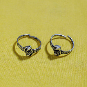 Antique Silver Finish Oxidised Brass Base Toe Ring (Adjustable)