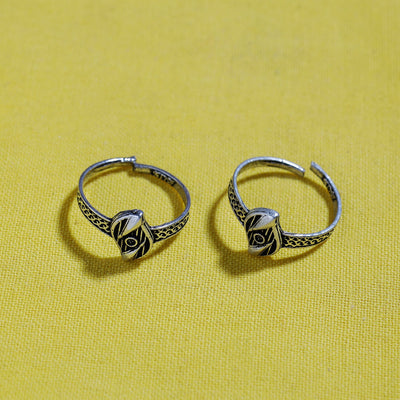 Antique Silver Finish Oxidised Brass Base Toe Ring (Adjustable)