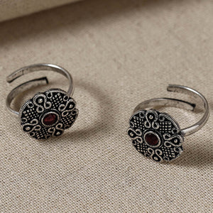 Antique Silver Finish Oxidised Brass Base Toe Ring (Adjustable)