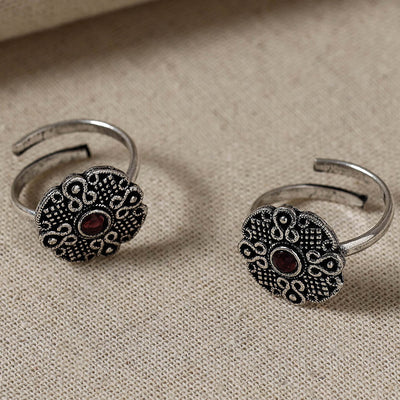 Antique Silver Finish Oxidised Brass Base Toe Ring (Adjustable)