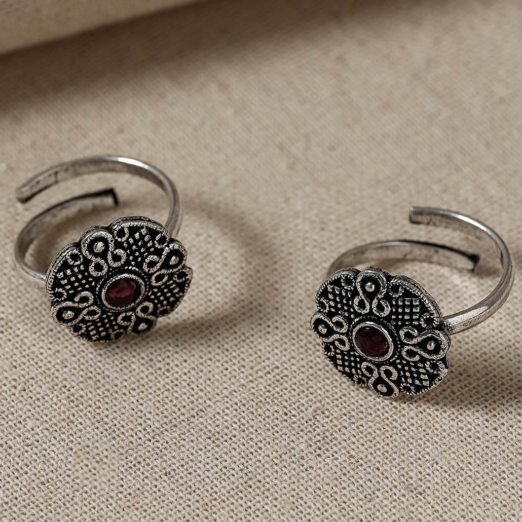 Antique Silver Finish Oxidised Brass Base Toe Ring (Adjustable)