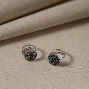 Antique Silver Finish Oxidised Brass Base Toe Ring (Adjustable)