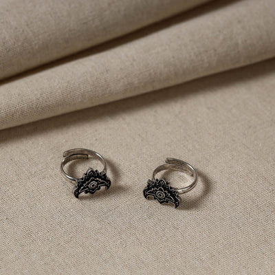 Antique Silver Finish Oxidised Brass Base Toe Ring (Adjustable)