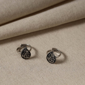 Antique Silver Finish Oxidised Brass Base Toe Ring (Adjustable)