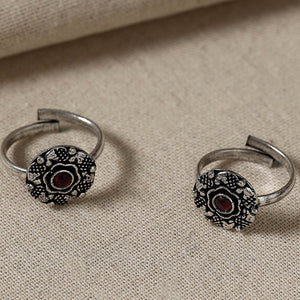 Antique Silver Finish Oxidised Brass Base Toe Ring (Adjustable)