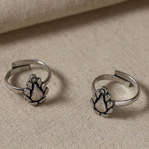 Antique Silver Finish Oxidised Brass Base Toe Ring (Adjustable)