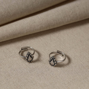 Antique Silver Finish Oxidised Brass Base Toe Ring (Adjustable)