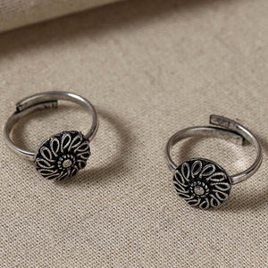 Antique Silver Finish Oxidised Brass Base Toe Ring (Adjustable)