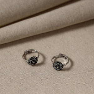 Antique Silver Finish Oxidised Brass Base Toe Ring (Adjustable)