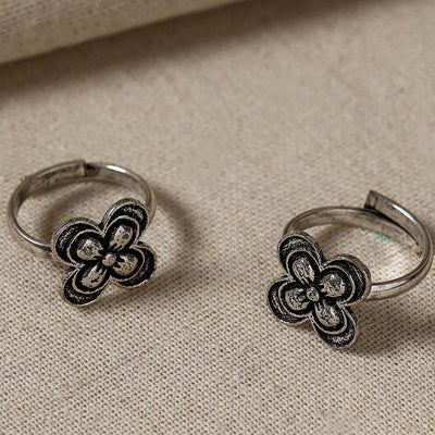 Antique Silver Finish Oxidised Brass Base Toe Ring (Adjustable)