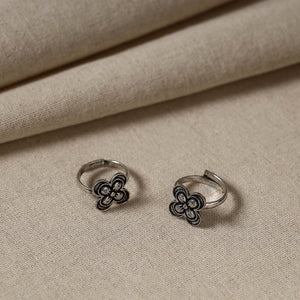 Antique Silver Finish Oxidised Brass Base Toe Ring (Adjustable)