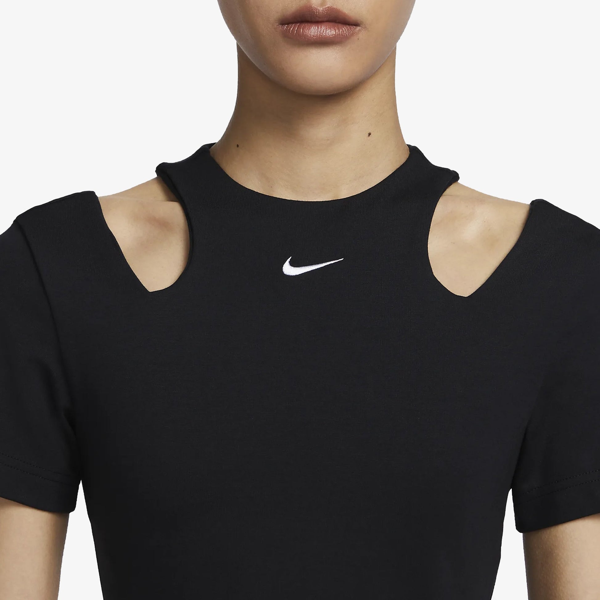 Nike | SPORTSWEAR ESSENTIALS  { BLACK/WHITE